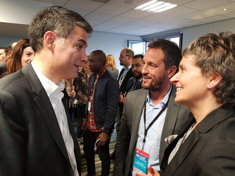 El candidat a cap de Govern del PS, Pere López, i la primera secretària del partit, Susanna Vela, al congrés del PS francès del passat cap de setmana.