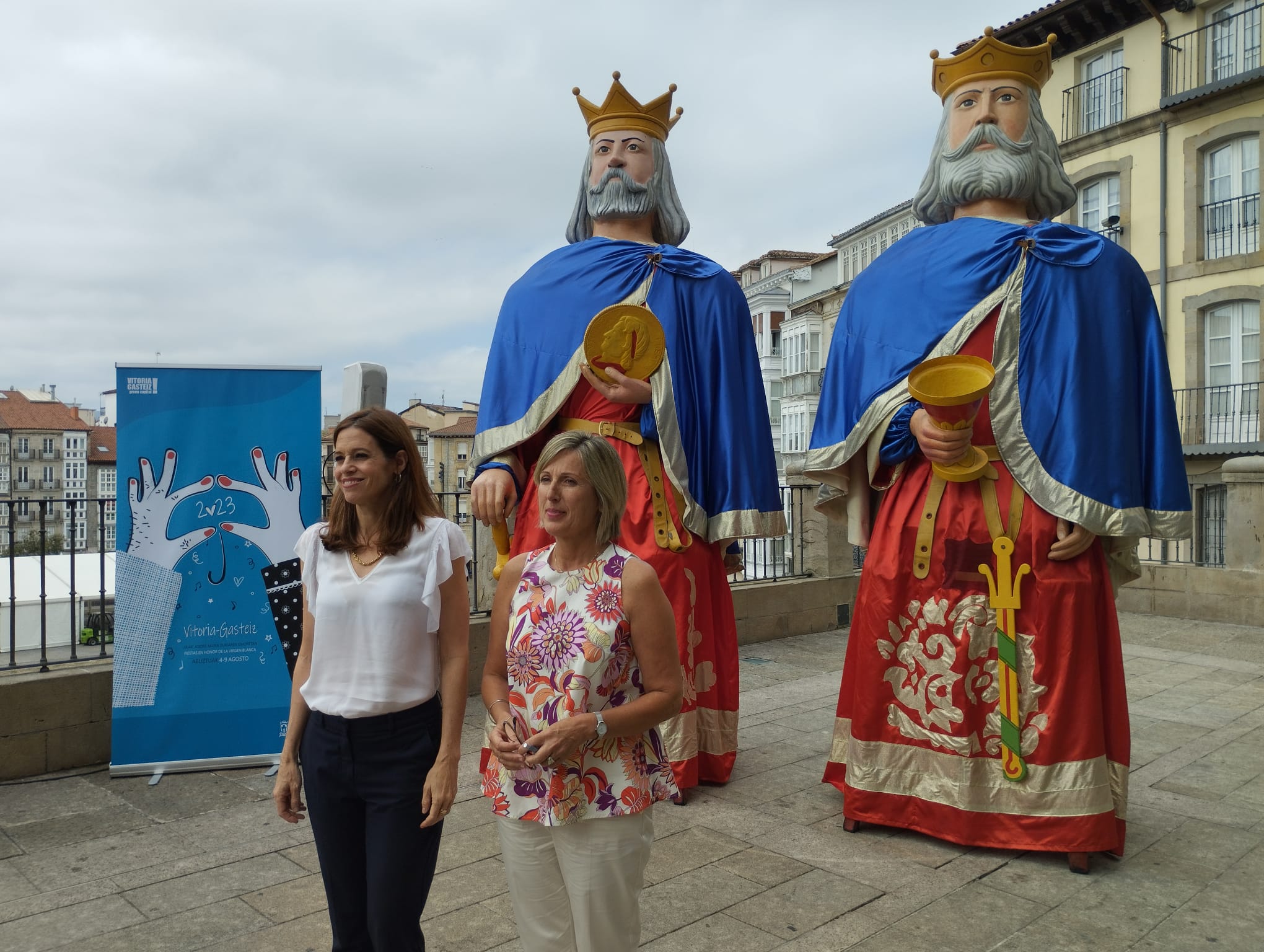 La alcaldesa Maider Etxebarria y la concejala Sonia Díaz de Corcuera presentan la programación de las Fiestas de La Blanca