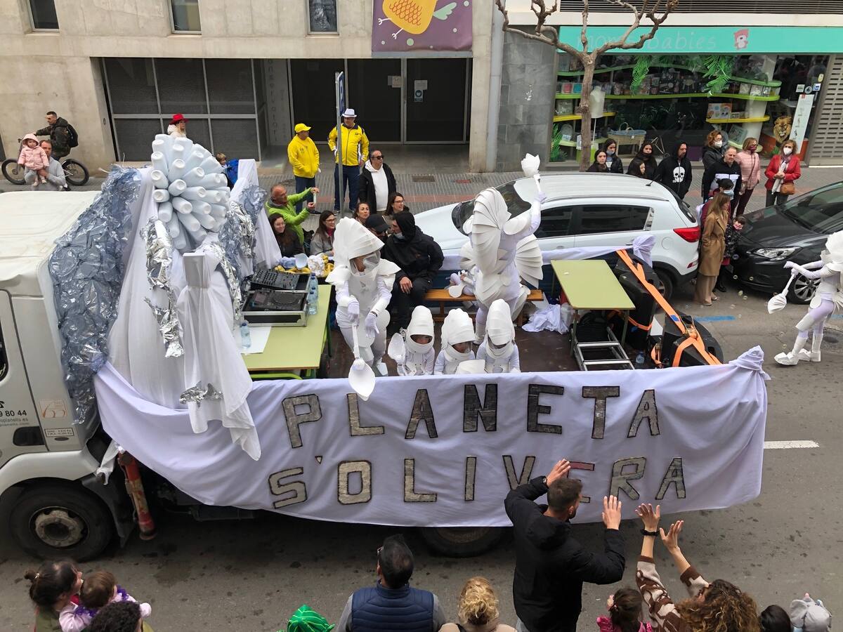 550 personas recorren las calles de Ibiza en la Rúa de Carnaval 2022