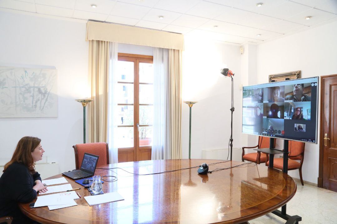 La presidenta del Govern, Francina Armengol, durante la reunión telemática.