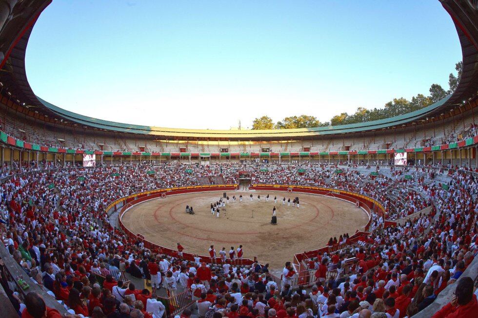 Vista general de la plaza de toros de Pamplona, minutos antes del comienzo del sexto encierro de los Sanfermines 2019, con toros de la ganadería de Núñez del Cuvillo, de Vejer de la Frontera (Cádiz).