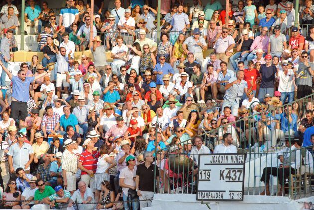 Público en el coso de Santa Margarita.