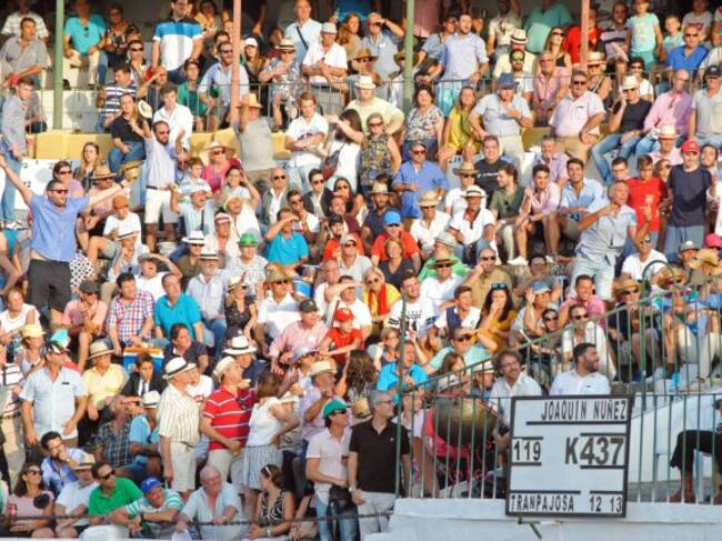 Público en el coso de Santa Margarita.