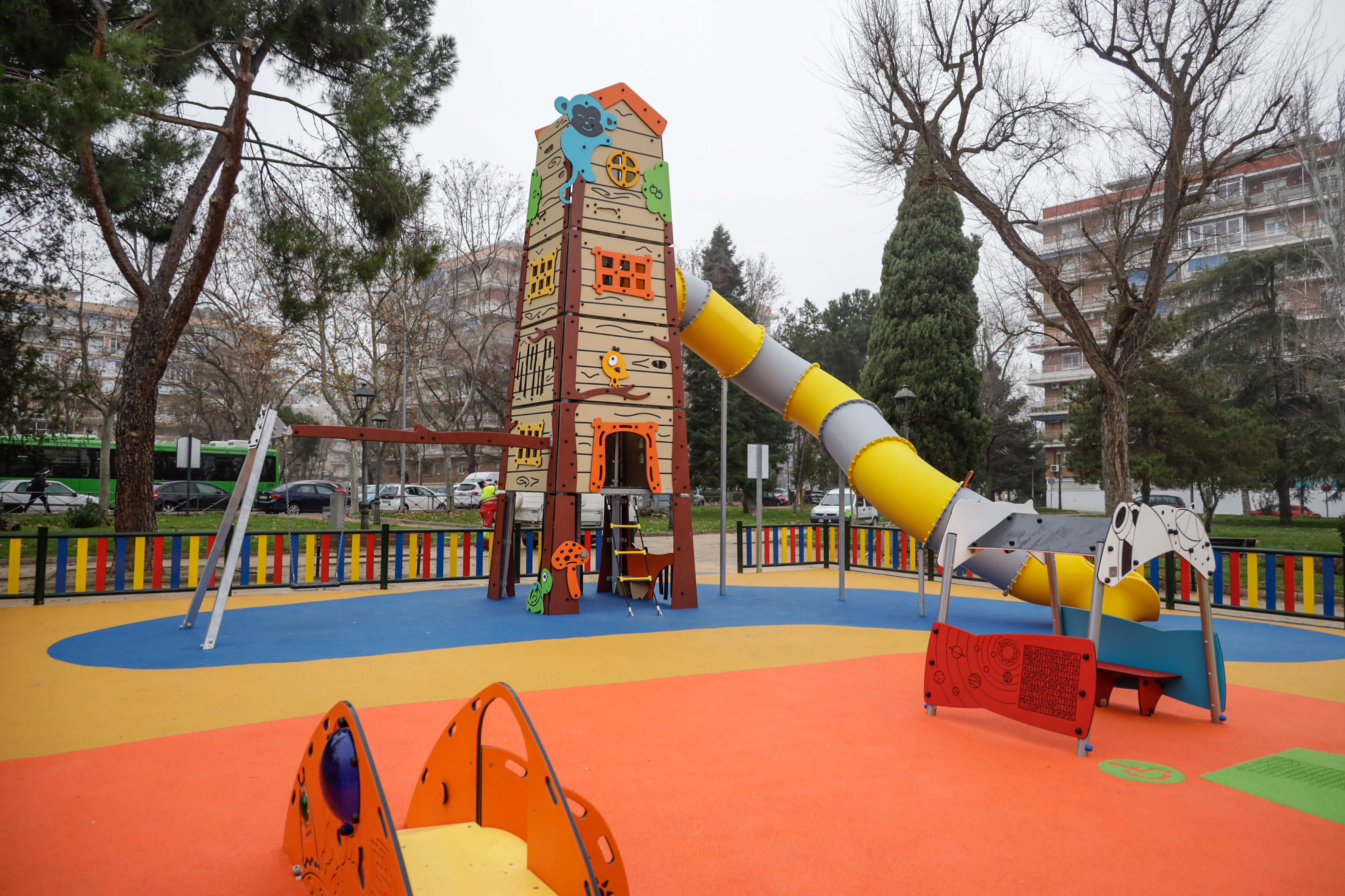 Zona infantil en el parque Salvador Allende de Móstoles