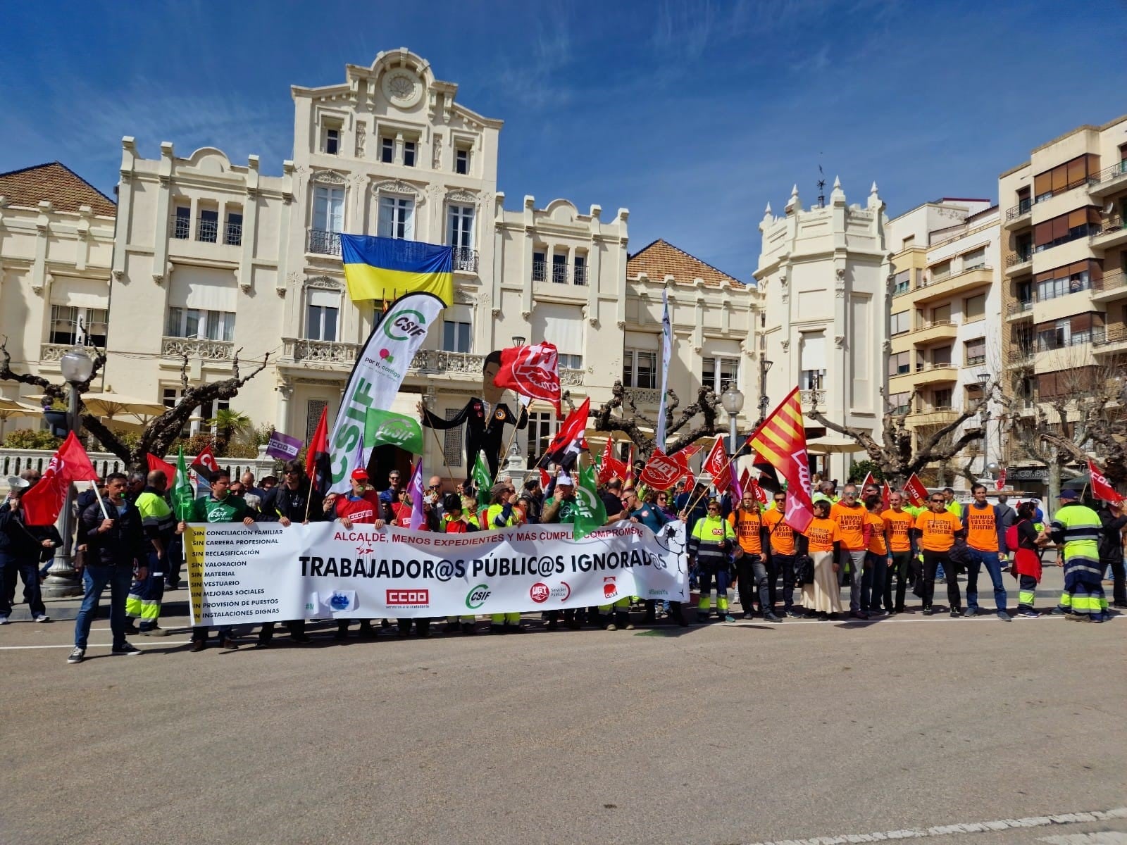 Protesta de los trabajadores municipales del Ayuntamiento de Huesca