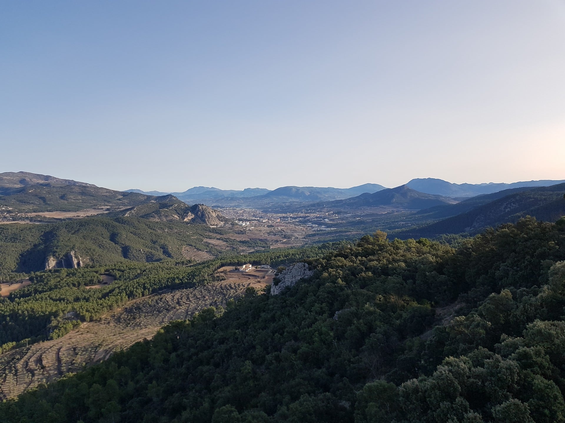Una vista de Alcoy desde la Font Roja.