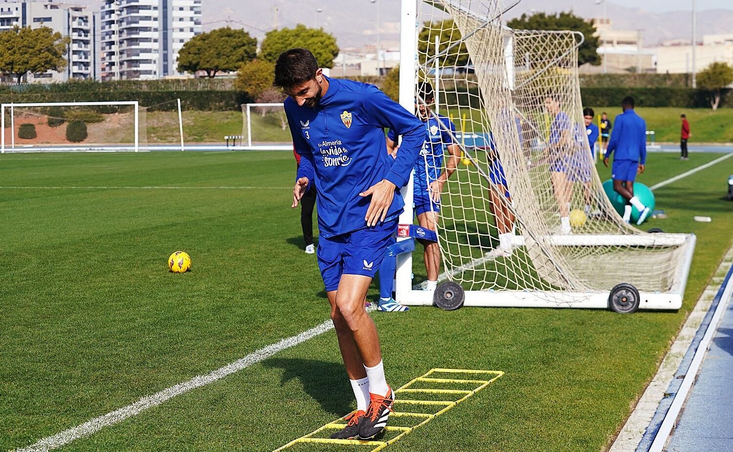 Édgar González está listo para conseguir la primera victoria en Los Cármenes.