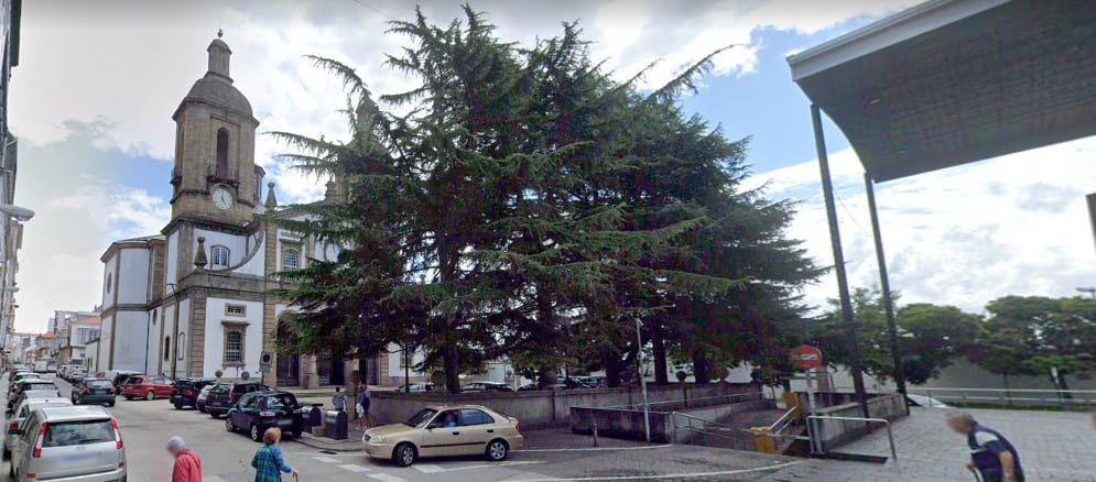 Tramo de la calle de la Iglesia a la altura de la concatedral de San Julián, en Ferrol