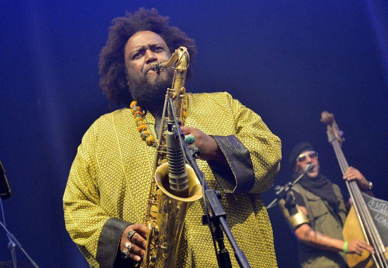 El saxofonista Kamasi Washington durante una actuación en Londres el 2 de mayo de 2018