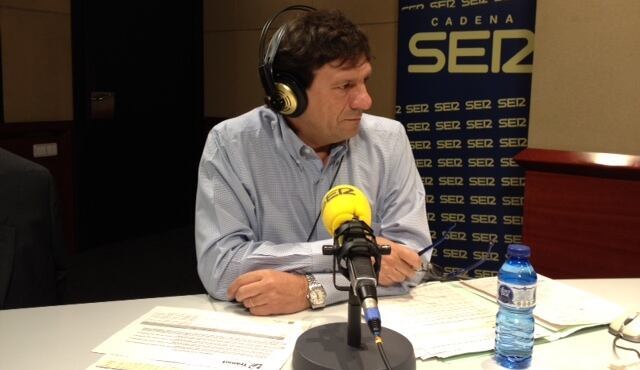 El director del Servei Català de Trànsit, Joan Josep Isern, als estudis de Ràdio Barcelona