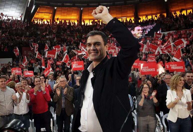 El líder de los socialistas y candidato a la presidencia del Gobierno, Pedro Sánchez, en un acto de campaña electoral en Valencia.