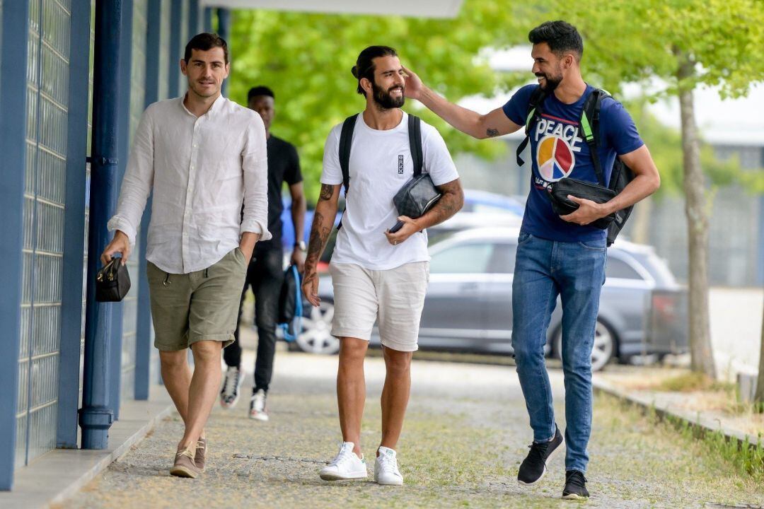 Iker Casillas llegando a la Ciudad Deportiva del Oporto