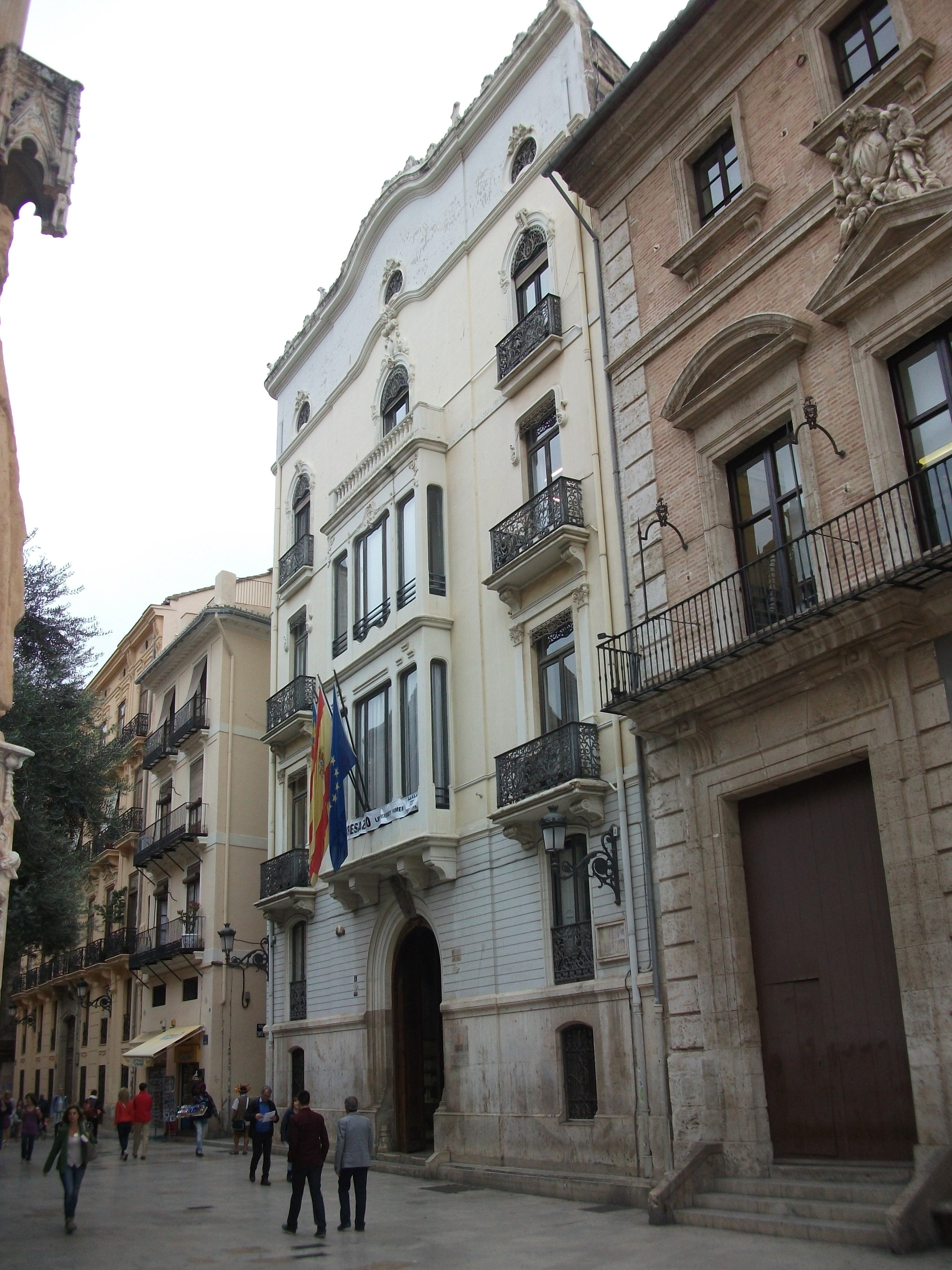 Fachada del Palacio de Calatayud, al lado de la Catedral de València, que comenzará a ser rehabilitado en enero