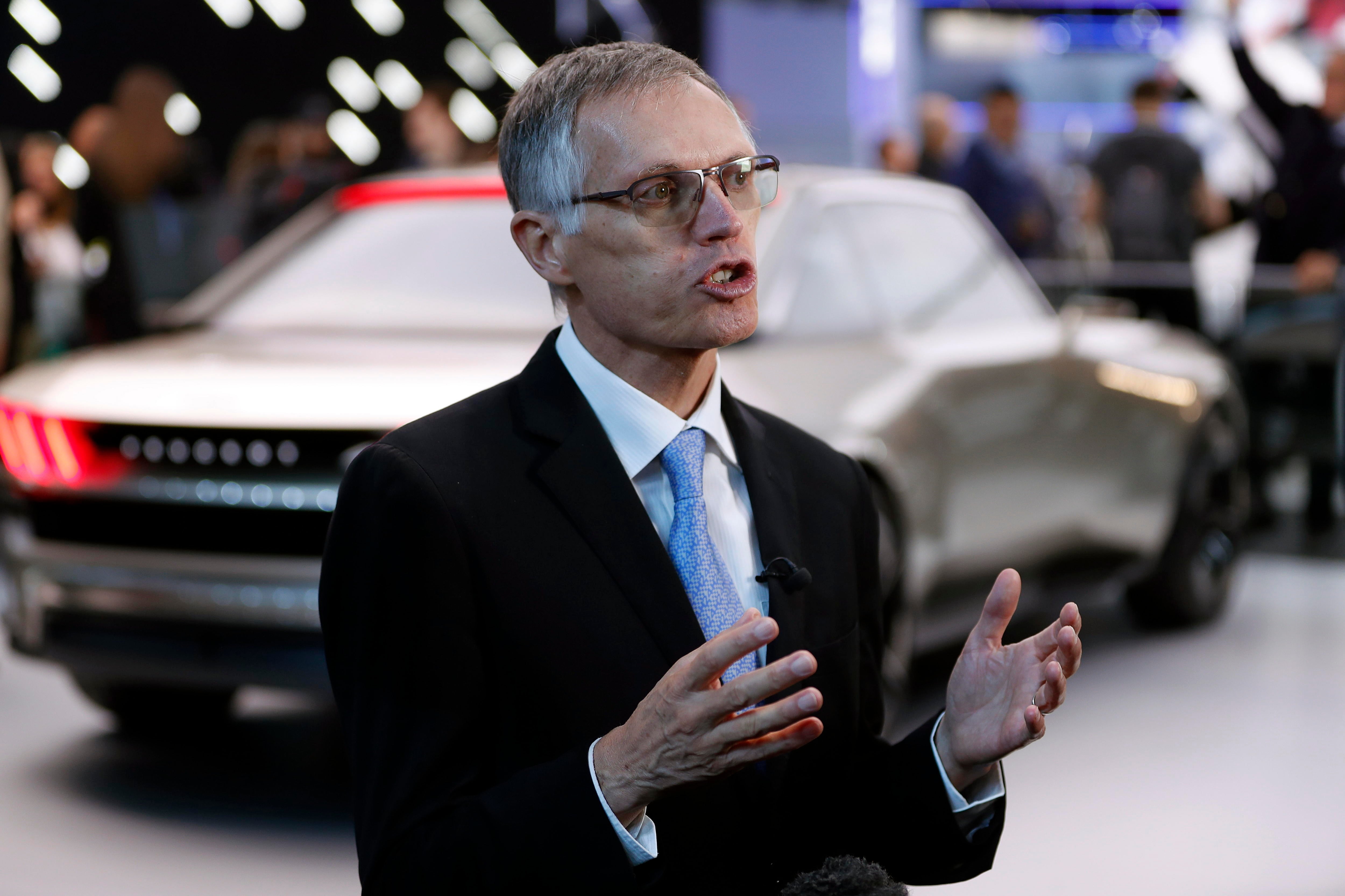 Paris (France).- (FILE) - Then PSA group CEO Carlos Tavares speaks during a presentation at the Paris Motor Show &#039;Mondial de l&#039;Automobile&#039; in Paris, France, 02 October 2018 (re-issued 01 December 2024). The Board of Directors of automobile conglomerate Stellantis accepted the resignation of its CEO Carlos Tavares with immediate effect, according to a press released published on 01 December 2024. A new Interim Executive Committee, chaired by Stellatis chairman John Elkann, will in charge until a new CEO is found within the first half of 2025. (Francia) EFE/EPA/IAN LANGSDON *** Local Caption *** 54669745
