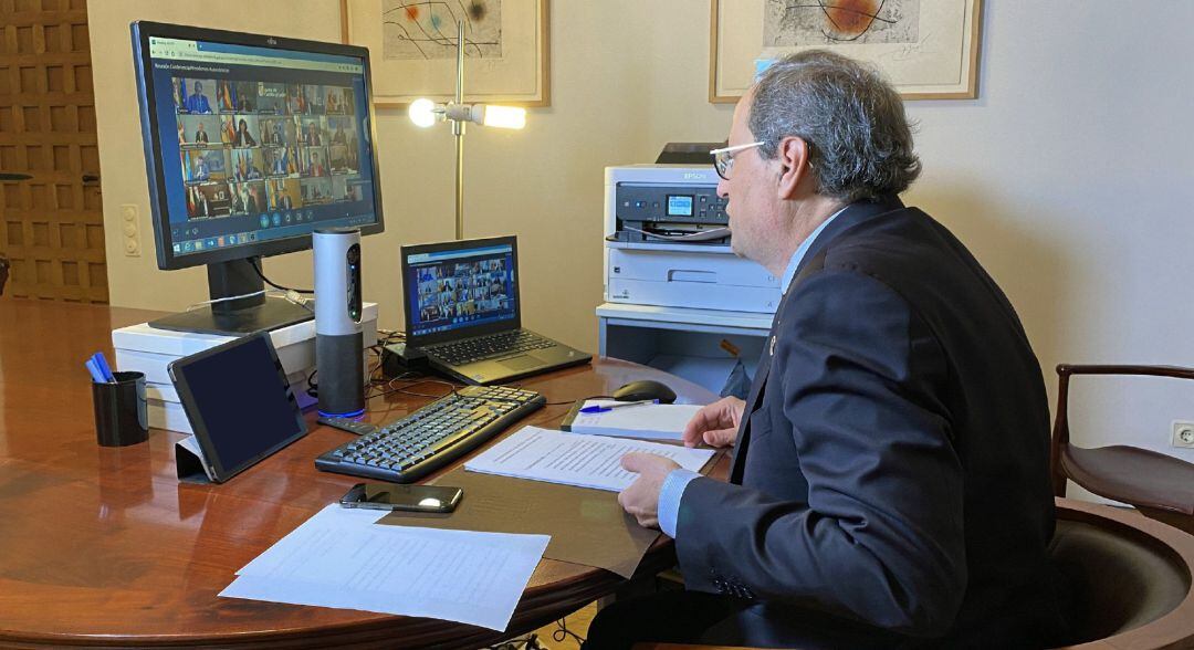 Quim Torra participa a la videoconferència de Pedro Sánchez amb els presidents autonòmics