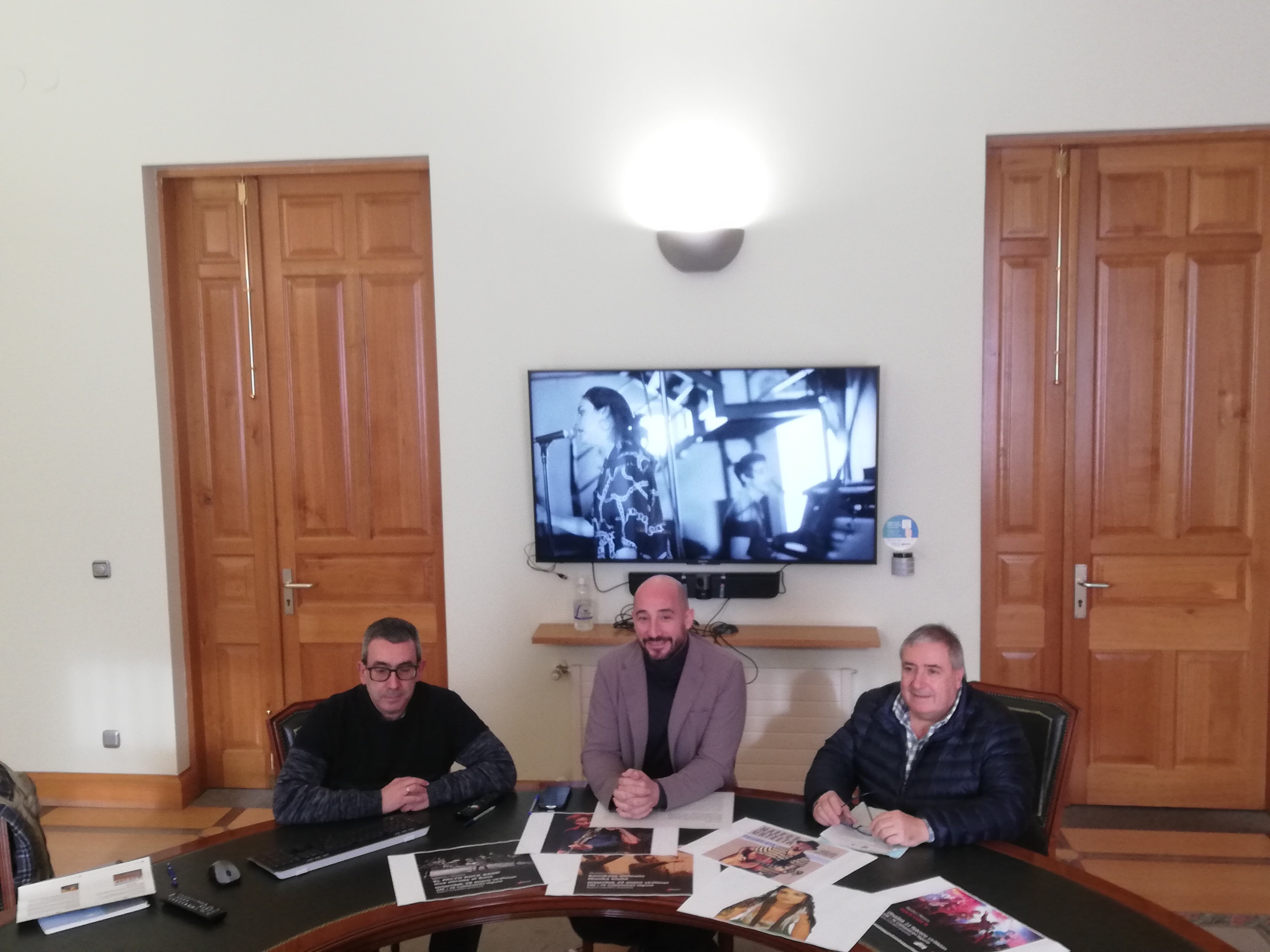 En la presentación han participado el técnico de cultura, José Luis Gonzalez, el alcalde, Jon Iraola, y el concejal de cultura, Patxi Lejardi