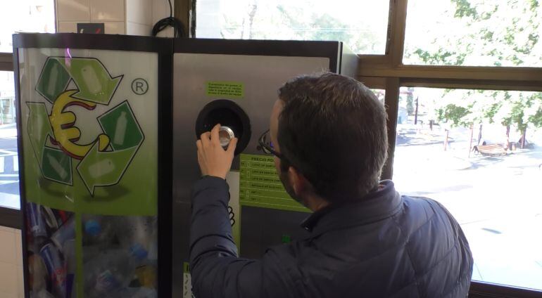 Máquina de reciclaje con incentivos