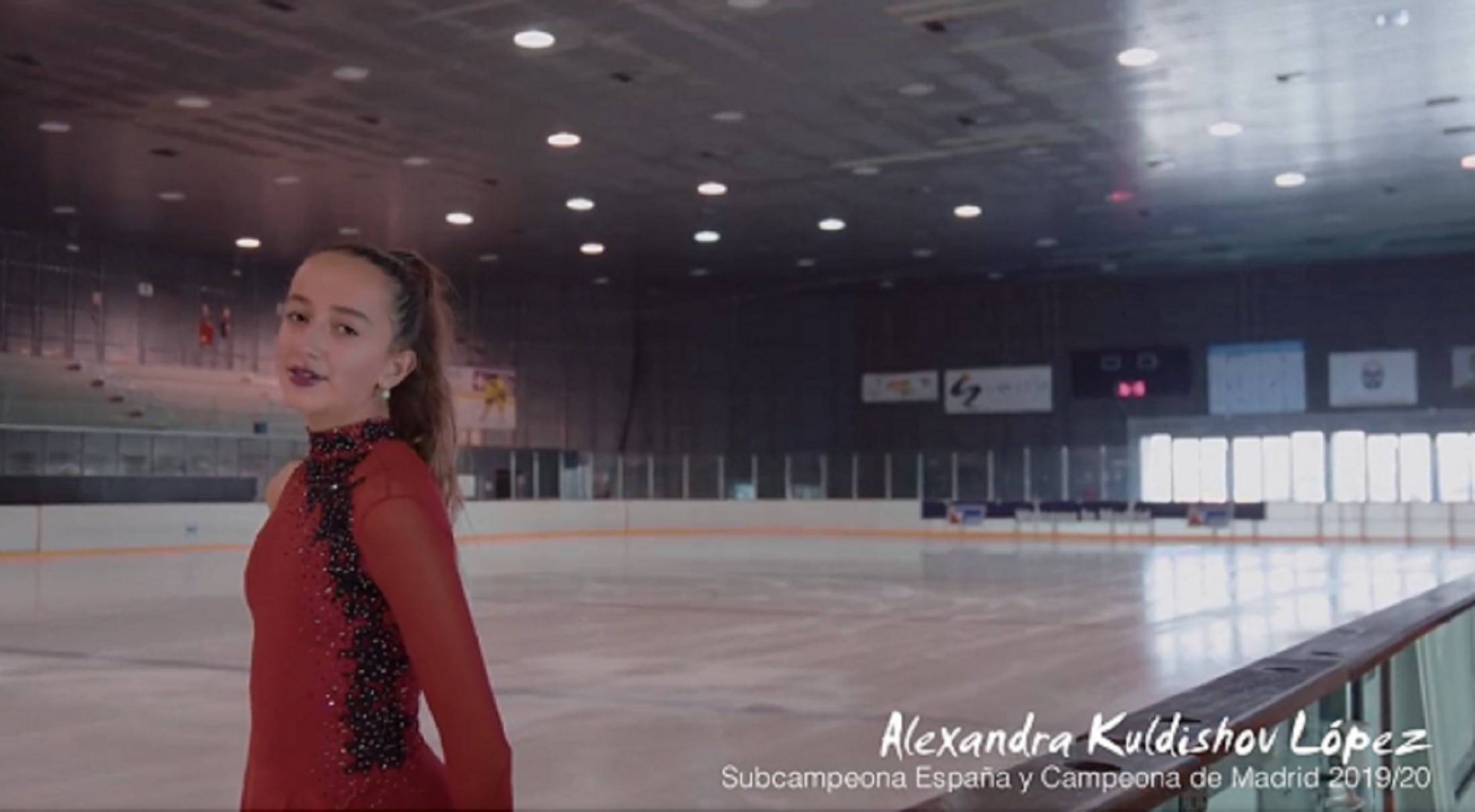 La patinadora Alexandra Kuldishov, subcampeona de España de patinaje 2019/2020, es una de las caras conocidas de la campaña para fomentar al vuelta al teatro en Valdemoro.