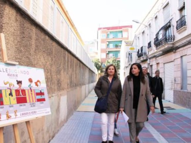 La vicealcaldesa de València, Sandra Gómez, ha visitado este lunes las obras del entorno del nuevo Mestalla, que ya están acabadas.