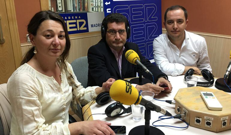 Beatriz Arceredillo (MOVER Parla), Pedro Atienza (PSOE Leganés) y Sergio López (PP Fuenlabrada) han debatido sobre la actualidad regional y nacional