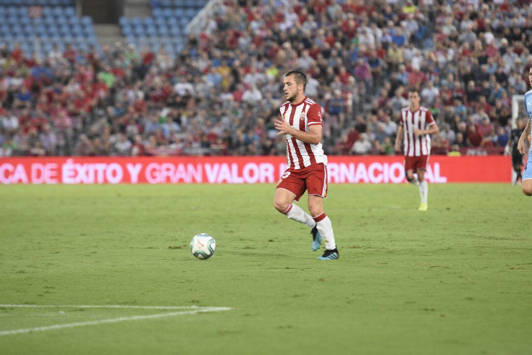 Valentín Vada en el Almería-Girona.