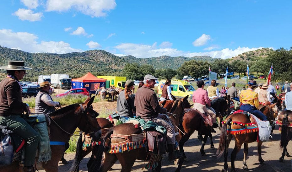 Caballistas en la romería de la Virgen de la Cabeza.