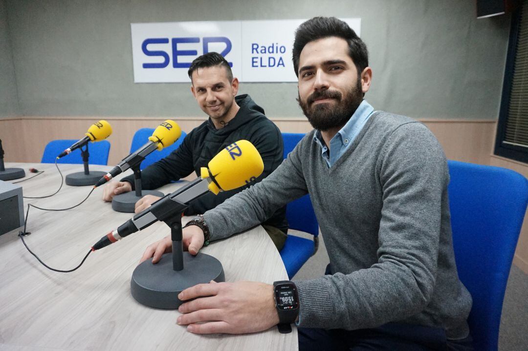 Juan Lillo (D), director gerente del Paidesport Center de Petrer, con Erensto Maestre, coordinador técnico del gimnasio