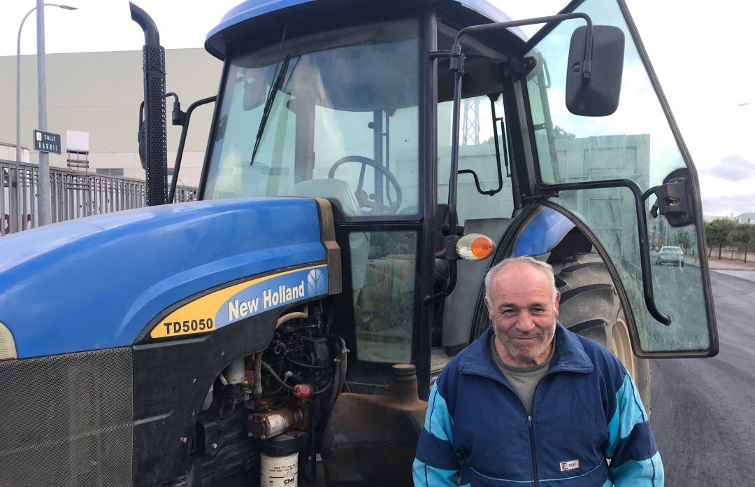 Sebastian, agricultor de La Solana, tiene un viñedo de uvas ecológicas 