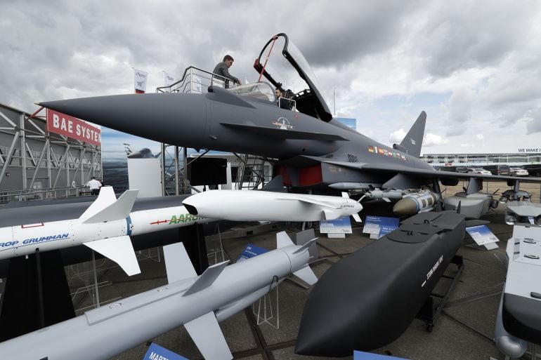 Un avión de combate Eurofighter Typhoon en el Farnborough Airshow, en Londres.