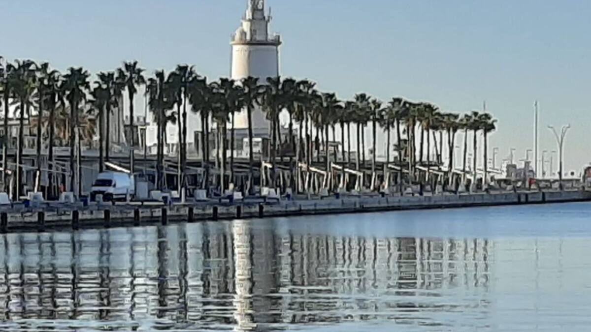 La Farola, la estrella polar en tierra firme de Málaga