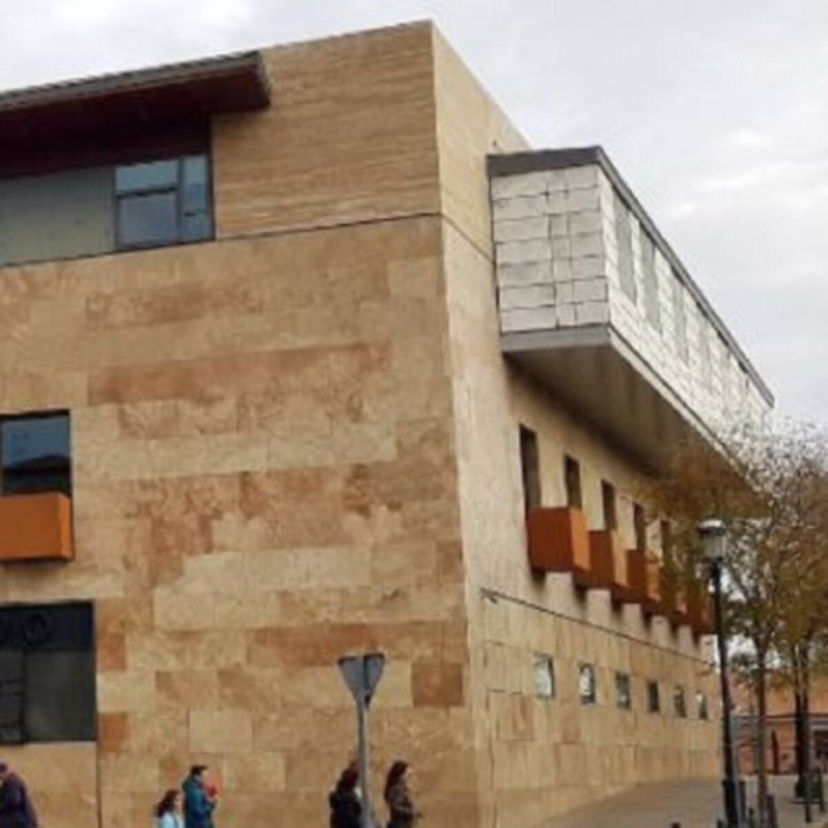 El agresor del profesor de Toledo se enfrenta a 3 años de prisión, multa y orden de alejamiento inmediata