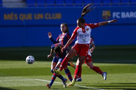 Jenni Hermoso marcando el séptimo gol ante el CD Santa Teresa.