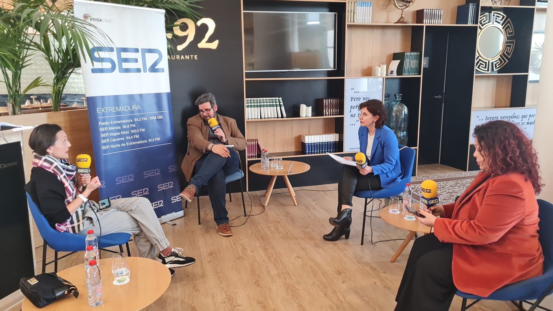 Marícruz Sánchez Escobedo (izq), José Luis Hernández, Beatriz Arjona y Paki Campos (dcha) durante el programa