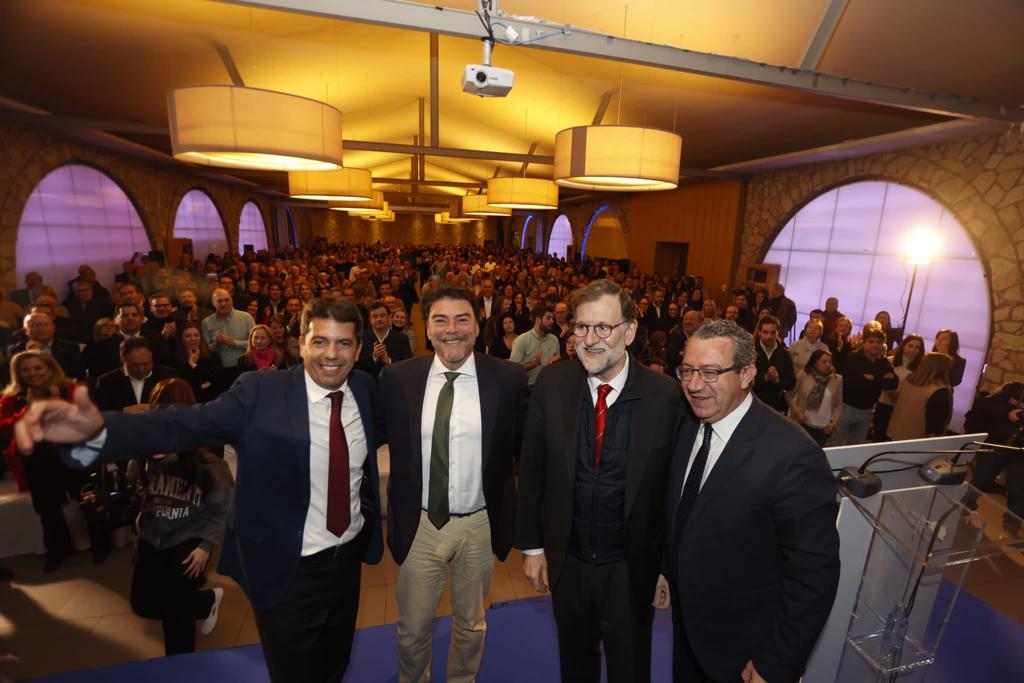 Mazón, Barcala, Rajoy y Pérez antes de comenzar el acto