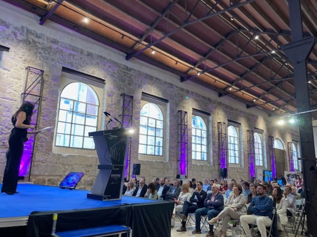 Las autoridades, entre ellas Pilar Bernabé, en la inauguración de las jornadas del metaverso