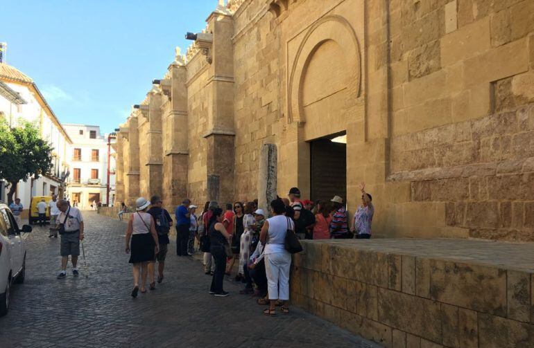 Turistas en la Mezquita.
