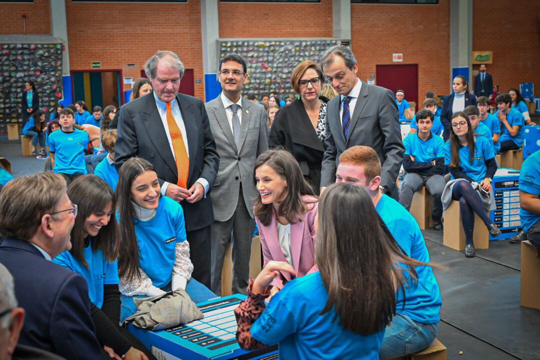 La reina Letizia participa en un taller con jóvenes estudiantes sobre ideas innovadoras para combatir el cambio climático, en la UPV 