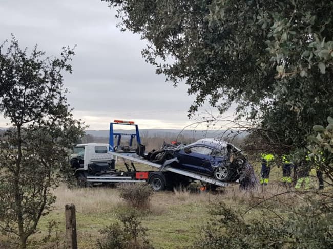 La Guardia Civil y Policía Local de Arenas han acudido al lugar del accidente