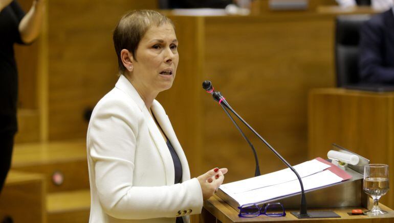 Uxue Barkos, Presidenta del Gobierno de Navarra, en su intervención en el Parlamento de Navarra