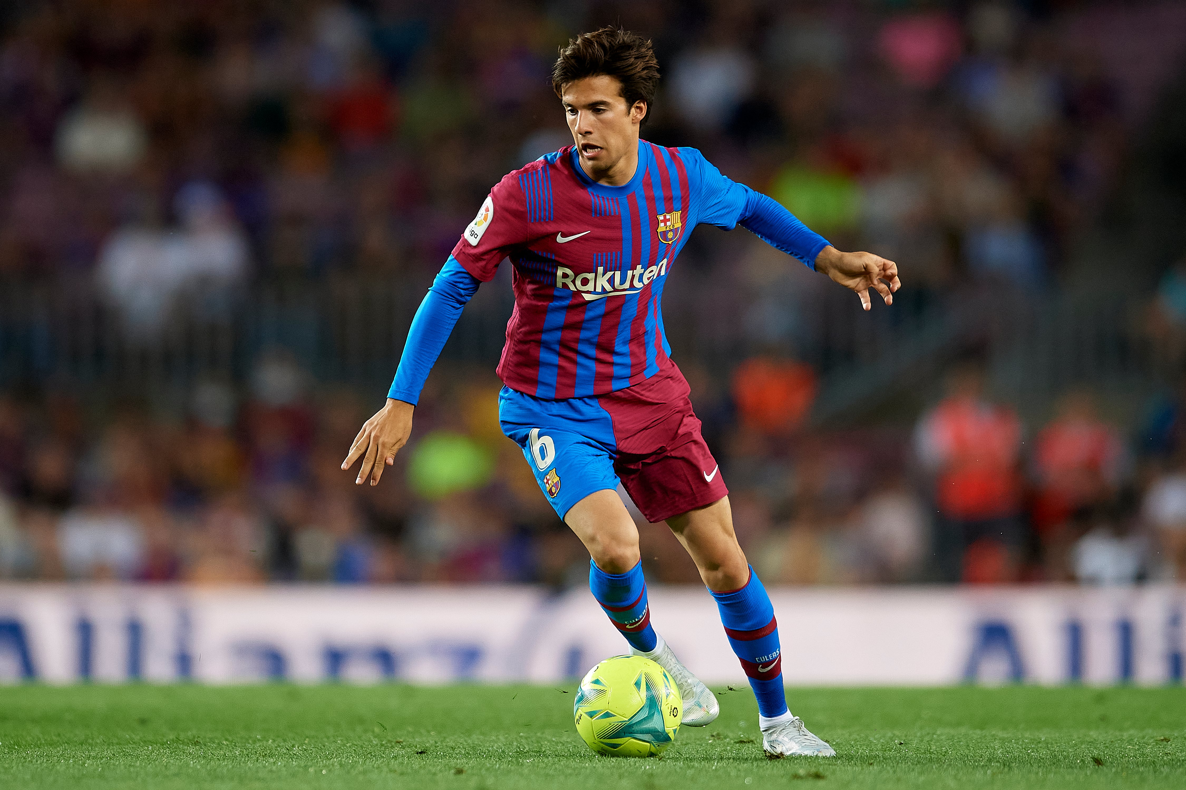 Riqui Puig durante un partido del Barcelona ante el Villarreal.