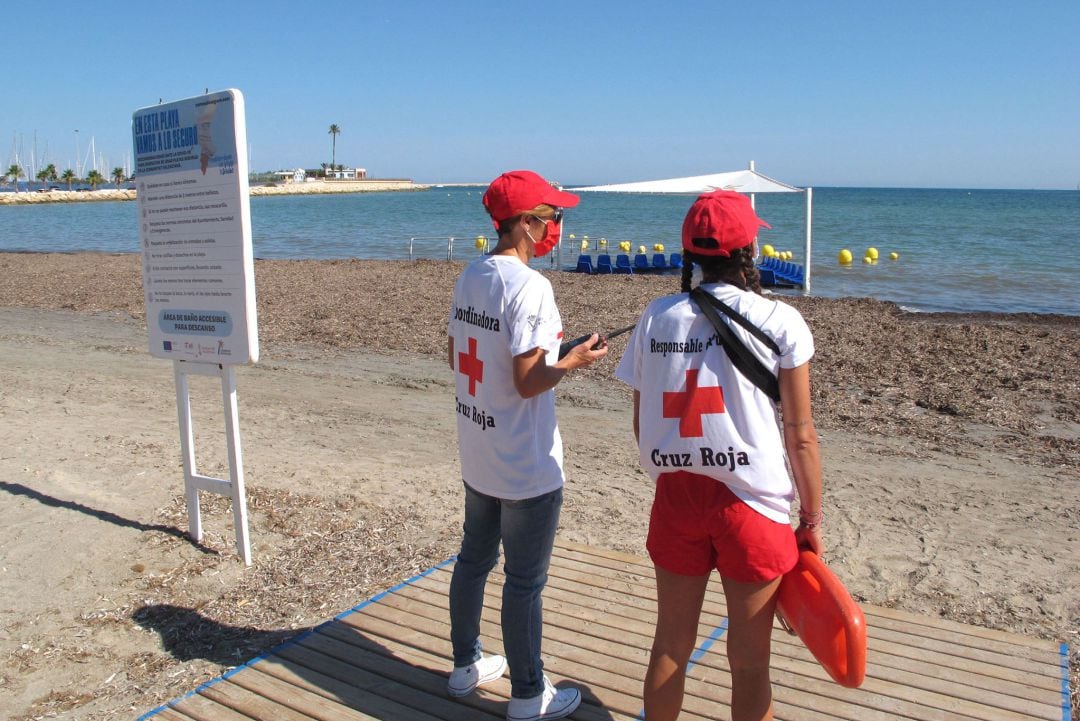 Efectivos de Salvamento y Socorrismo de Cruz Roja en Dénia