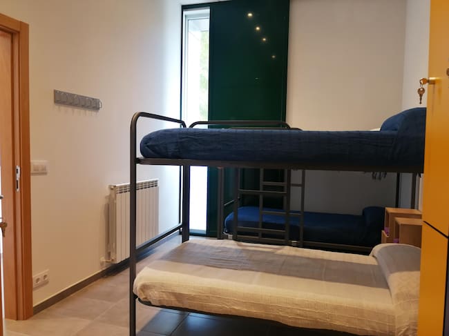 El albergue de transeúntes cuenta con 8 plazas en dos habitaciones y con una entrada independiente