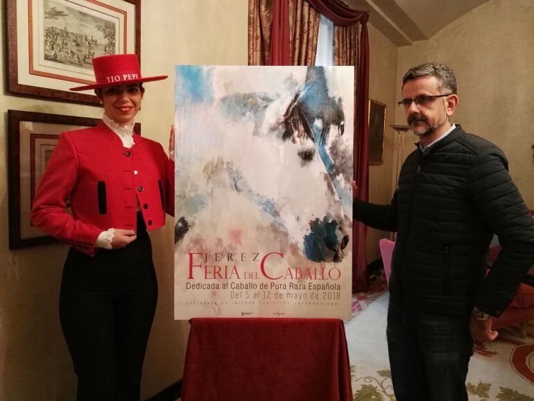 Imagen del cartel de la Feria del Caballo 2018 junto a su autor, José María Soto