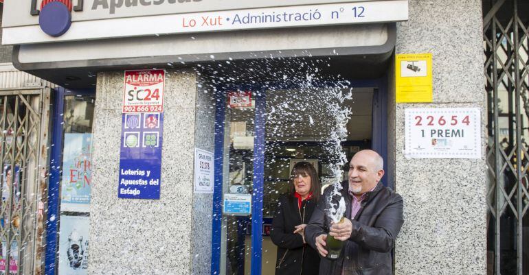 Els propietaris de l'administració celebrant haver repartit part del primer premi