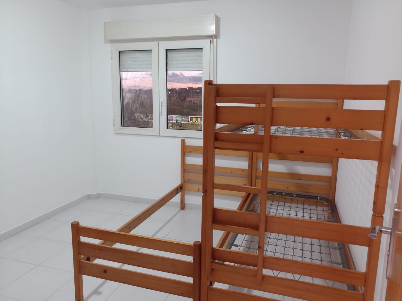 Una de las habitaciones que se está preparando para acoger a más familias.