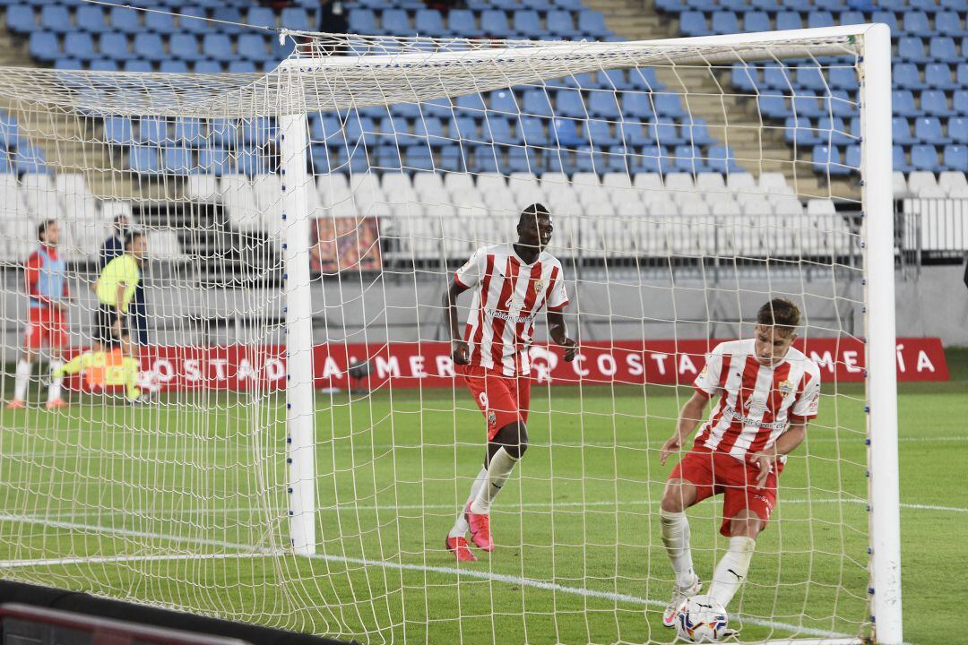 Umar Sadiq y José Corpas tras el empate rojiblanco.