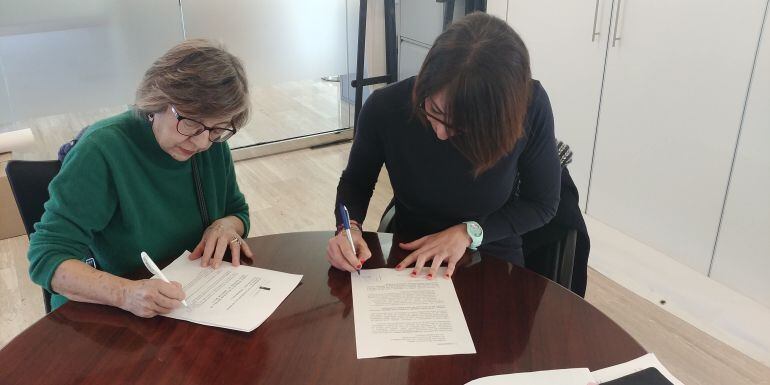 Firma del compromiso de la concejalía de Cultura