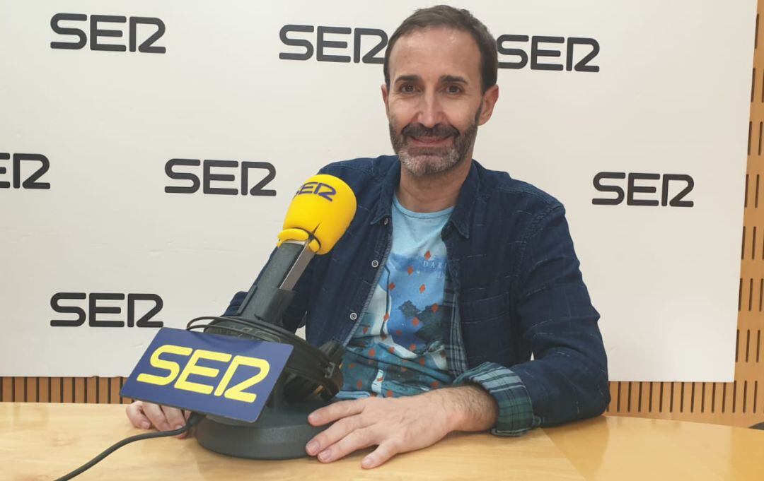 Sito Alonso en los estudios de Radio Murcia Cadena SER