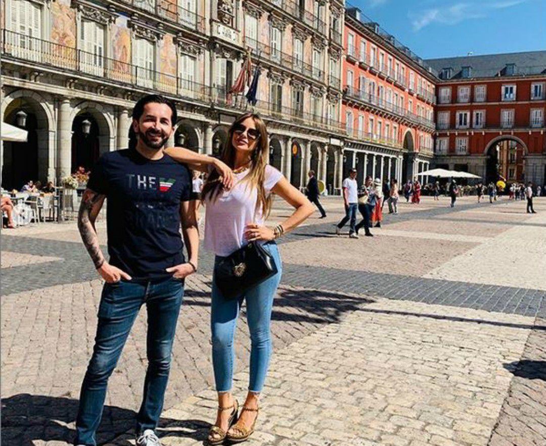 Sofía Vergara, en la plaza Mayor con un amigo