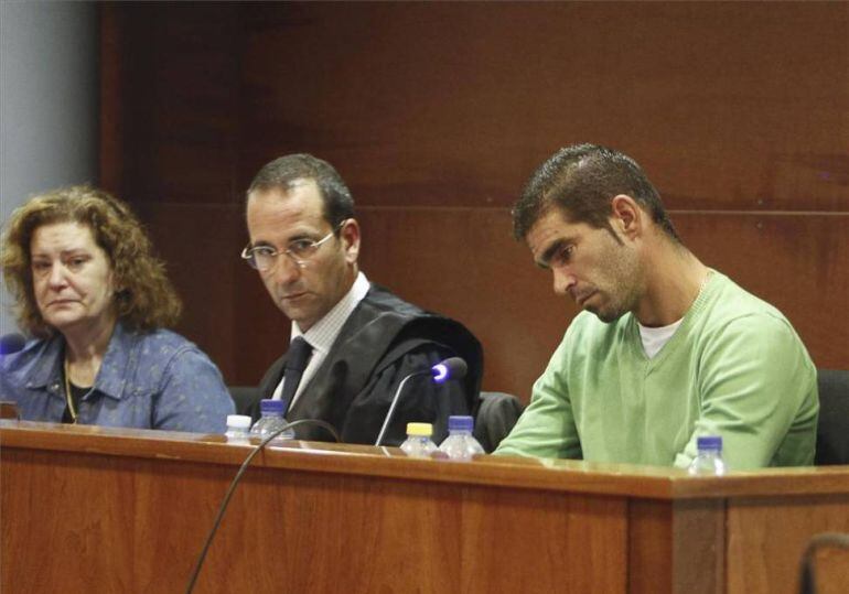 Rosa Durán y su hijo José Carlos en un momento del juicio en el que eran acusados de matar al empresario Alfonso Triguero